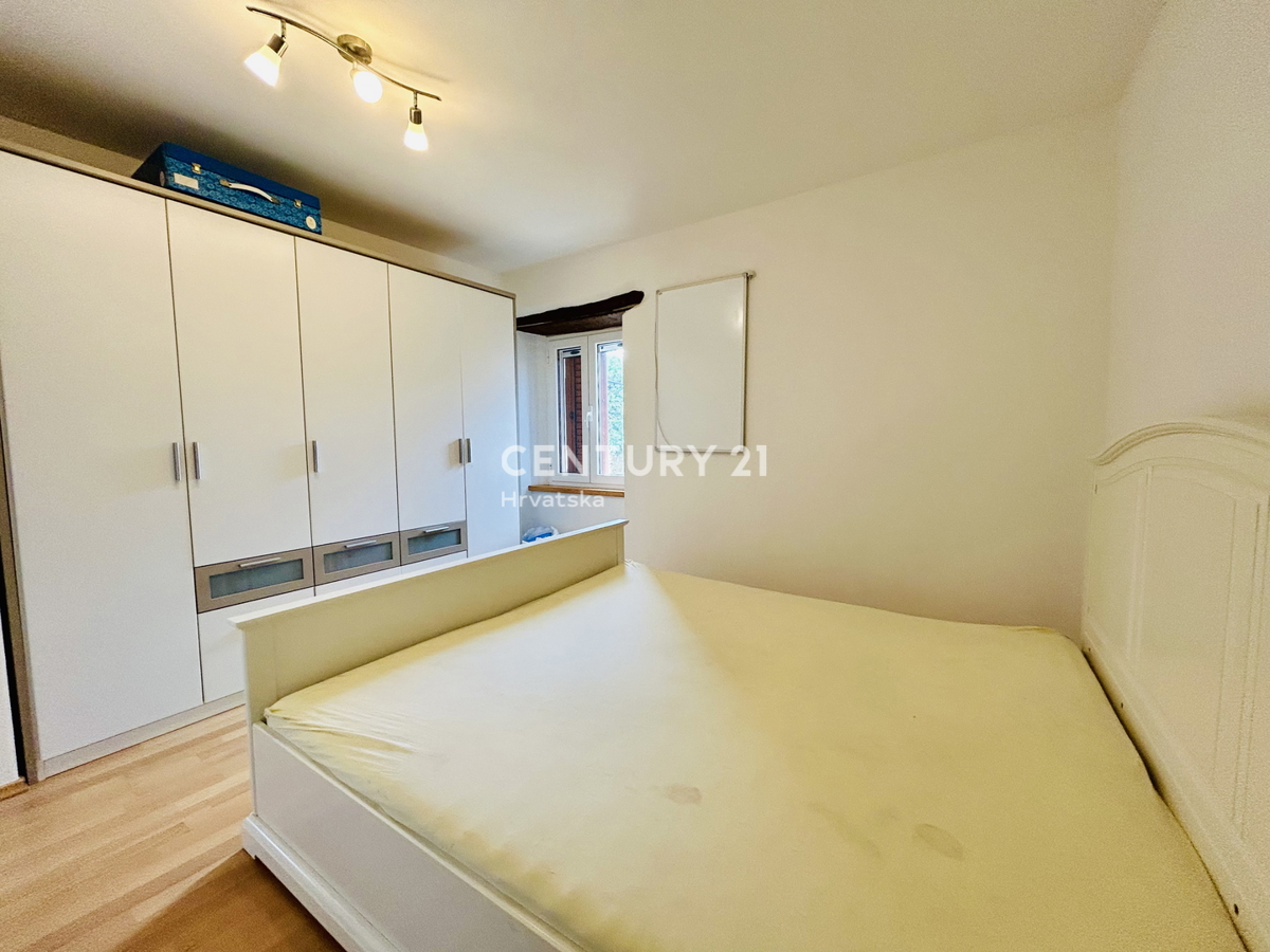 BRTONIGLA, ZONA RESIDENZIALE, APPARTAMENTO DUE LOCALI A SOLI 5 KM DAL MARE