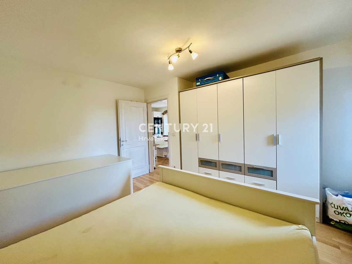 BRTONIGLA, ZONA RESIDENZIALE, APPARTAMENTO DUE LOCALI A SOLI 5 KM DAL MARE