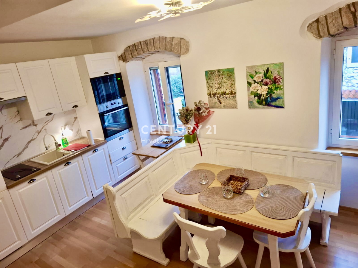 BRTONIGLA, ZONA RESIDENZIALE, APPARTAMENTO DUE LOCALI A SOLI 5 KM DAL MARE