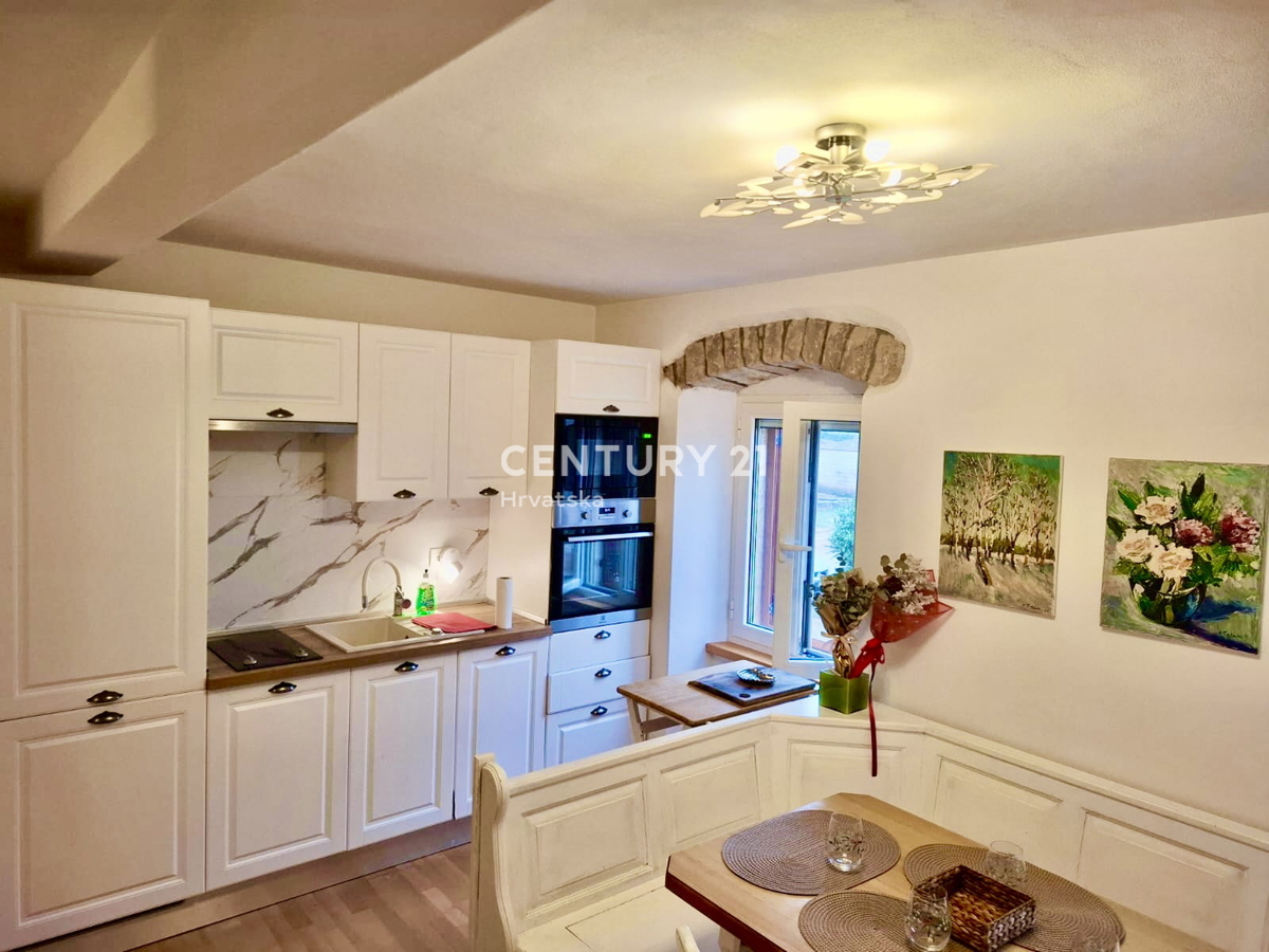 BRTONIGLA, ZONA RESIDENZIALE, APPARTAMENTO DUE LOCALI A SOLI 5 KM DAL MARE