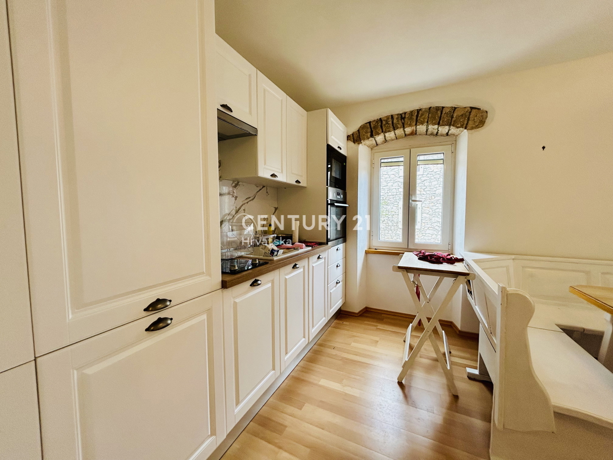 BRTONIGLA, ZONA RESIDENZIALE, APPARTAMENTO DUE LOCALI A SOLI 5 KM DAL MARE