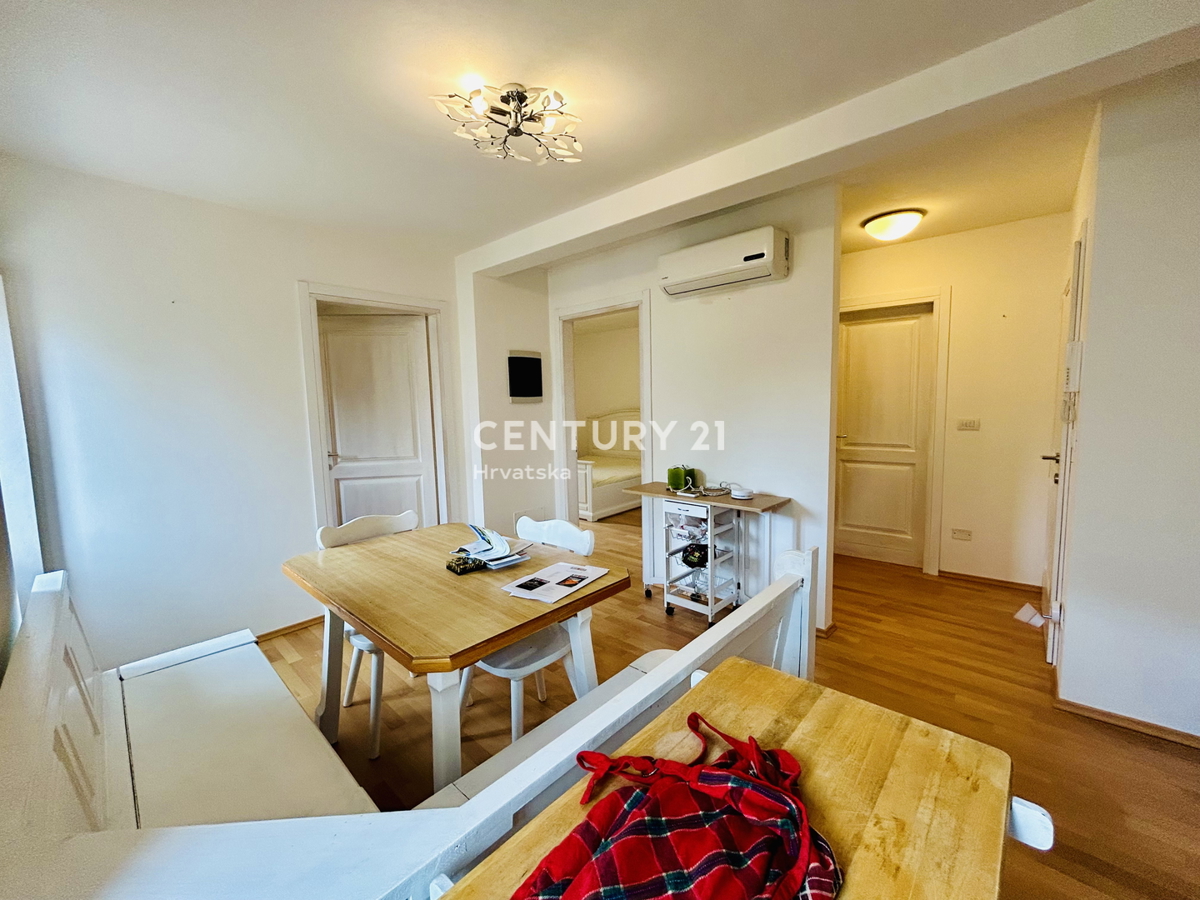 BRTONIGLA, ZONA RESIDENZIALE, APPARTAMENTO DUE LOCALI A SOLI 5 KM DAL MARE