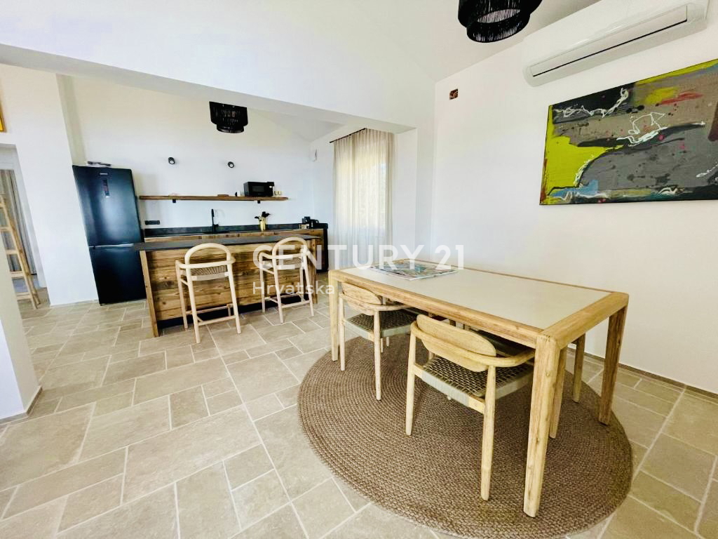 LOŠINJ, APPARTAMENTO DI PRESTIGIO PRIMA FILA SULLA SPIAGGIA E SUL MARE