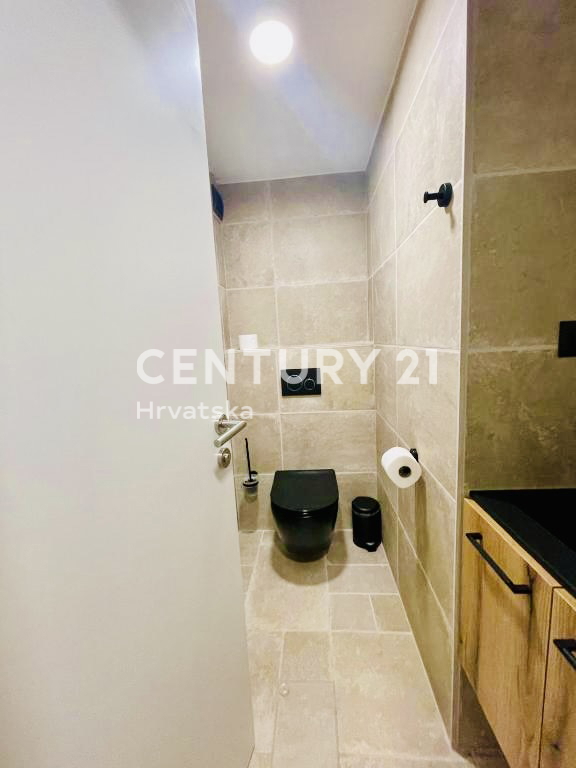 LOŠINJ, APPARTAMENTO DI PRESTIGIO PRIMA FILA SULLA SPIAGGIA E SUL MARE