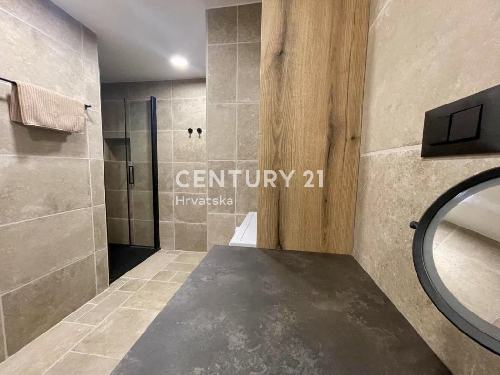 LOŠINJ, APPARTAMENTO DI PRESTIGIO PRIMA FILA SULLA SPIAGGIA E SUL MARE