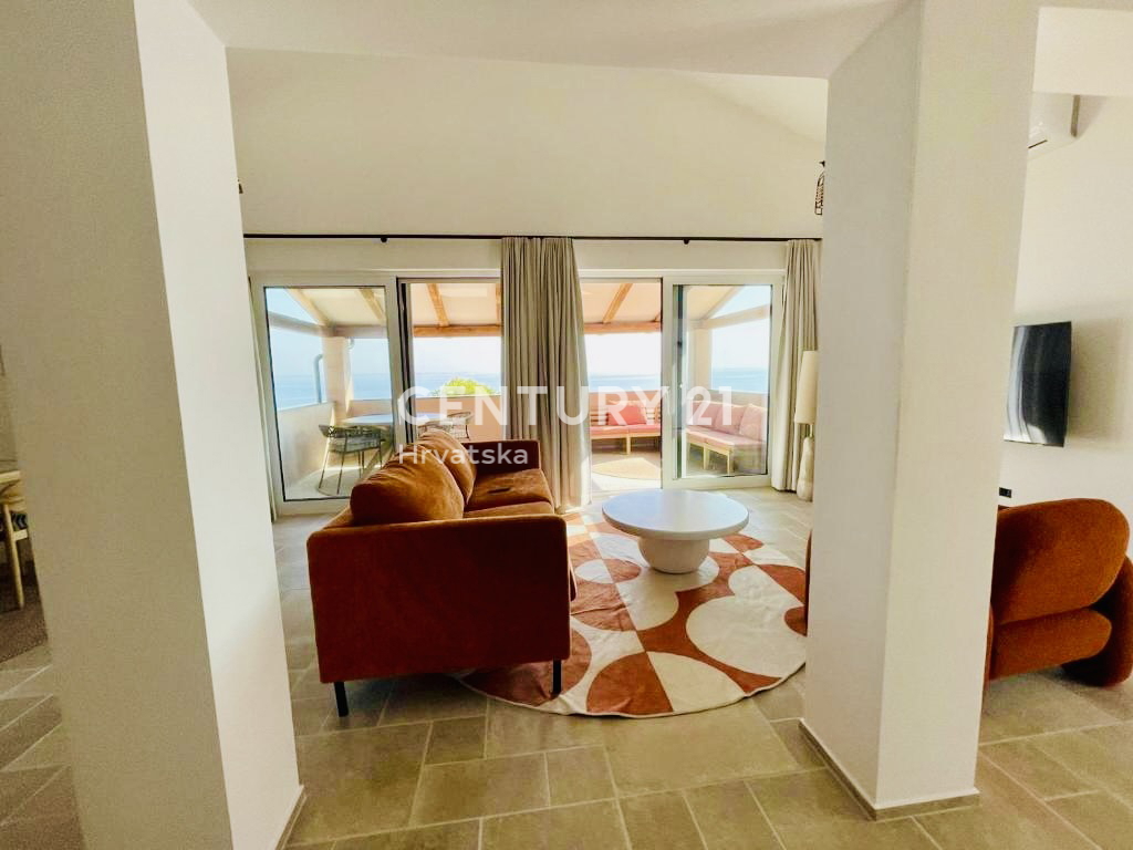 LOŠINJ, APPARTAMENTO DI PRESTIGIO PRIMA FILA SULLA SPIAGGIA E SUL MARE