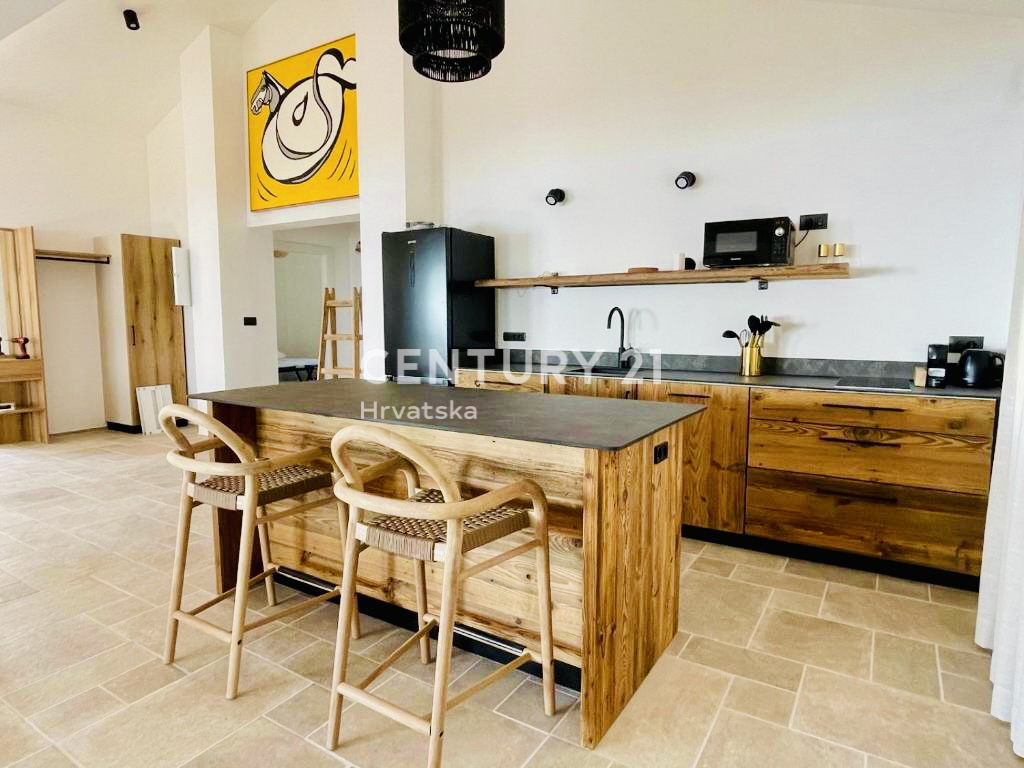 LOŠINJ, APPARTAMENTO DI PRESTIGIO PRIMA FILA SULLA SPIAGGIA E SUL MARE