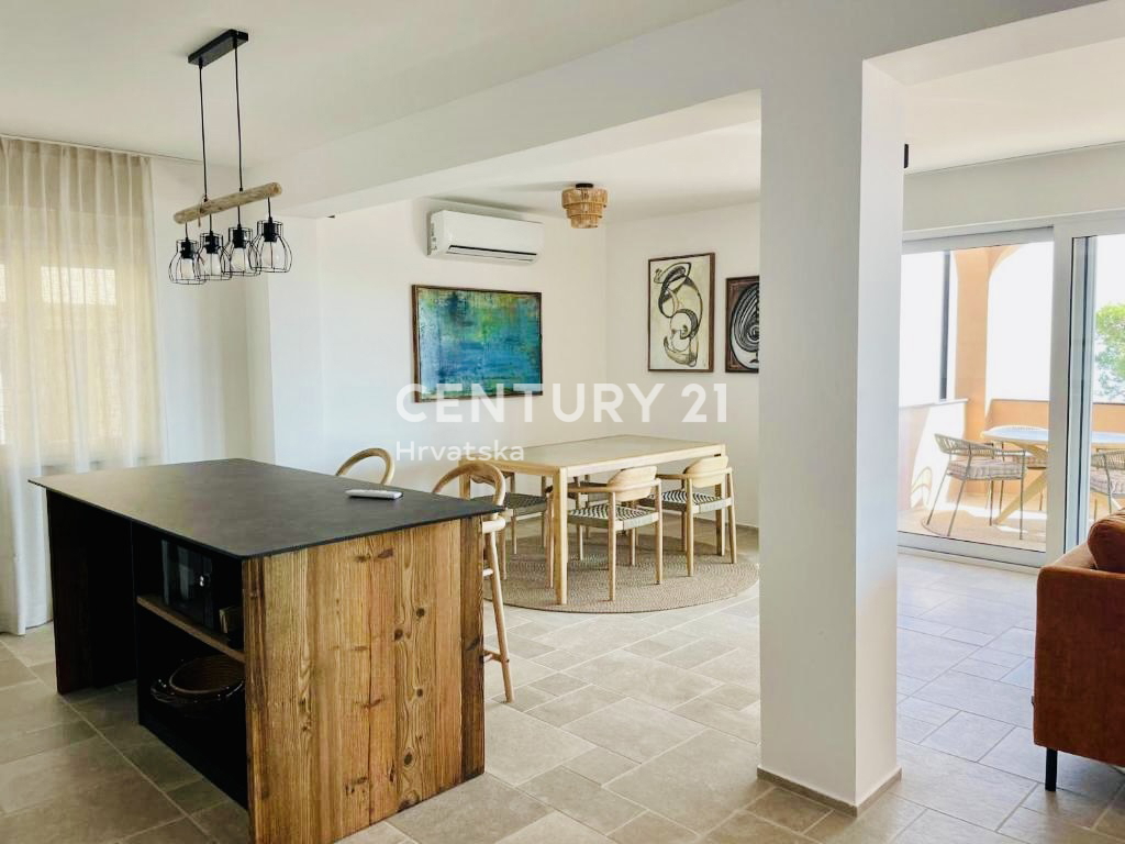 LOŠINJ, APPARTAMENTO DI PRESTIGIO PRIMA FILA SULLA SPIAGGIA E SUL MARE