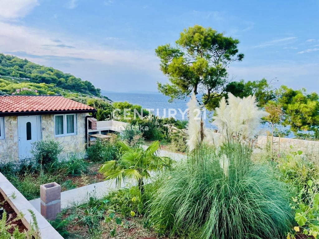 LOŠINJ, APPARTAMENTO DI PRESTIGIO PRIMA FILA SULLA SPIAGGIA E SUL MARE