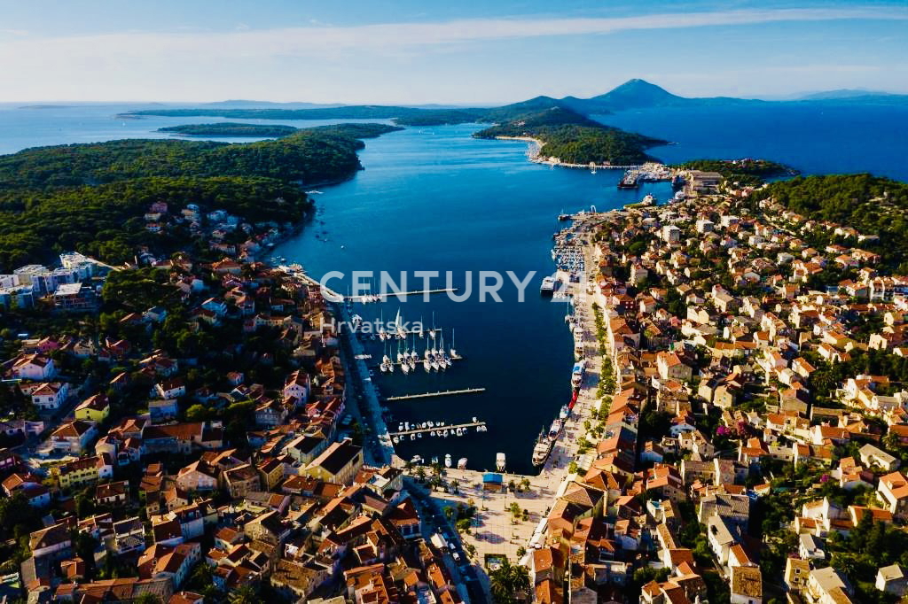 LOŠINJ, APPARTAMENTO DI PRESTIGIO PRIMA FILA SULLA SPIAGGIA E SUL MARE