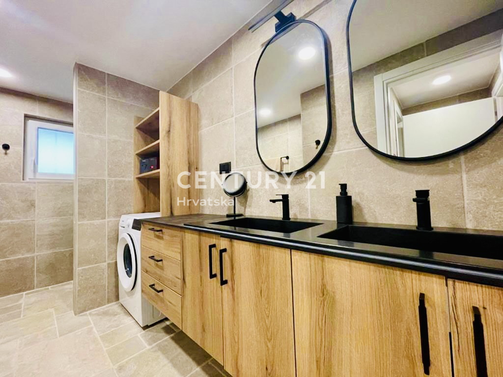 LOŠINJ, APPARTAMENTO DI PRESTIGIO PRIMA FILA SULLA SPIAGGIA E SUL MARE