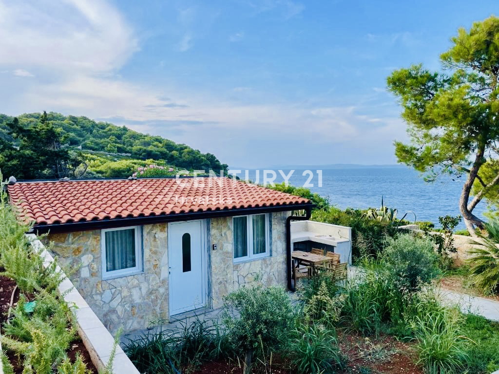 LOŠINJ, APPARTAMENTO DI PRESTIGIO PRIMA FILA SULLA SPIAGGIA E SUL MARE