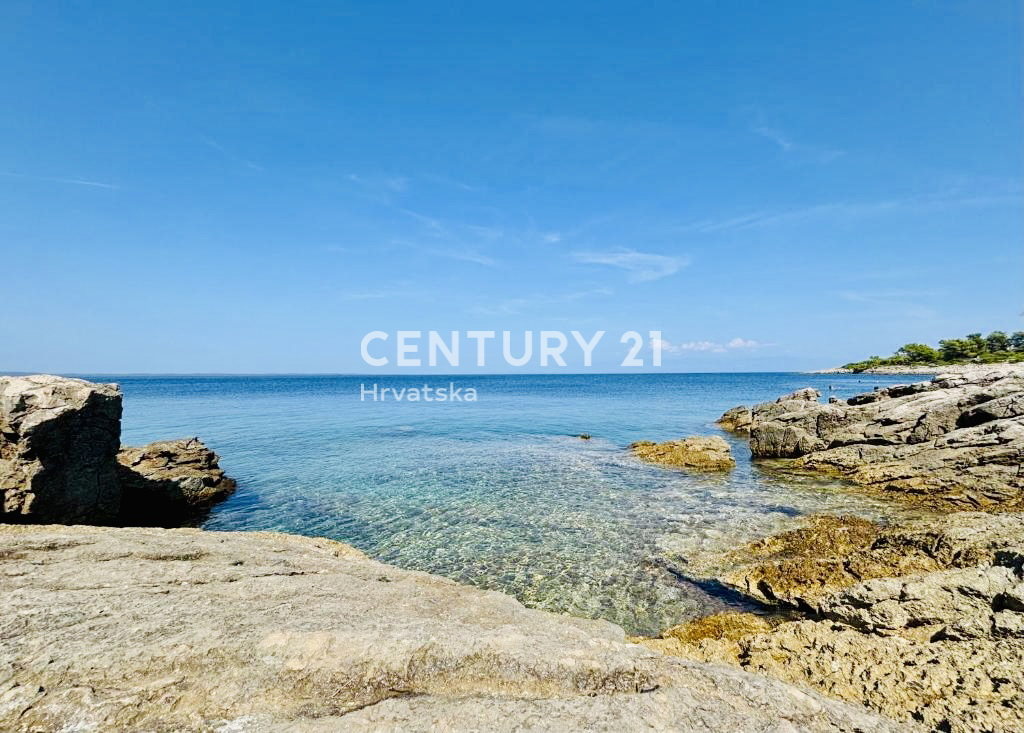 LOŠINJ, APPARTAMENTO DI PRESTIGIO PRIMA FILA SULLA SPIAGGIA E SUL MARE