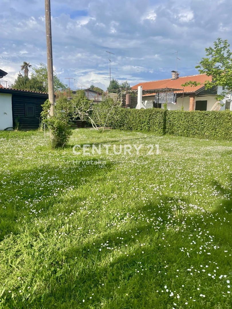 UMAGO, DINTORNI, CASA CON AMPIO GIARDINO IN POSIZIONE STRATEGICA