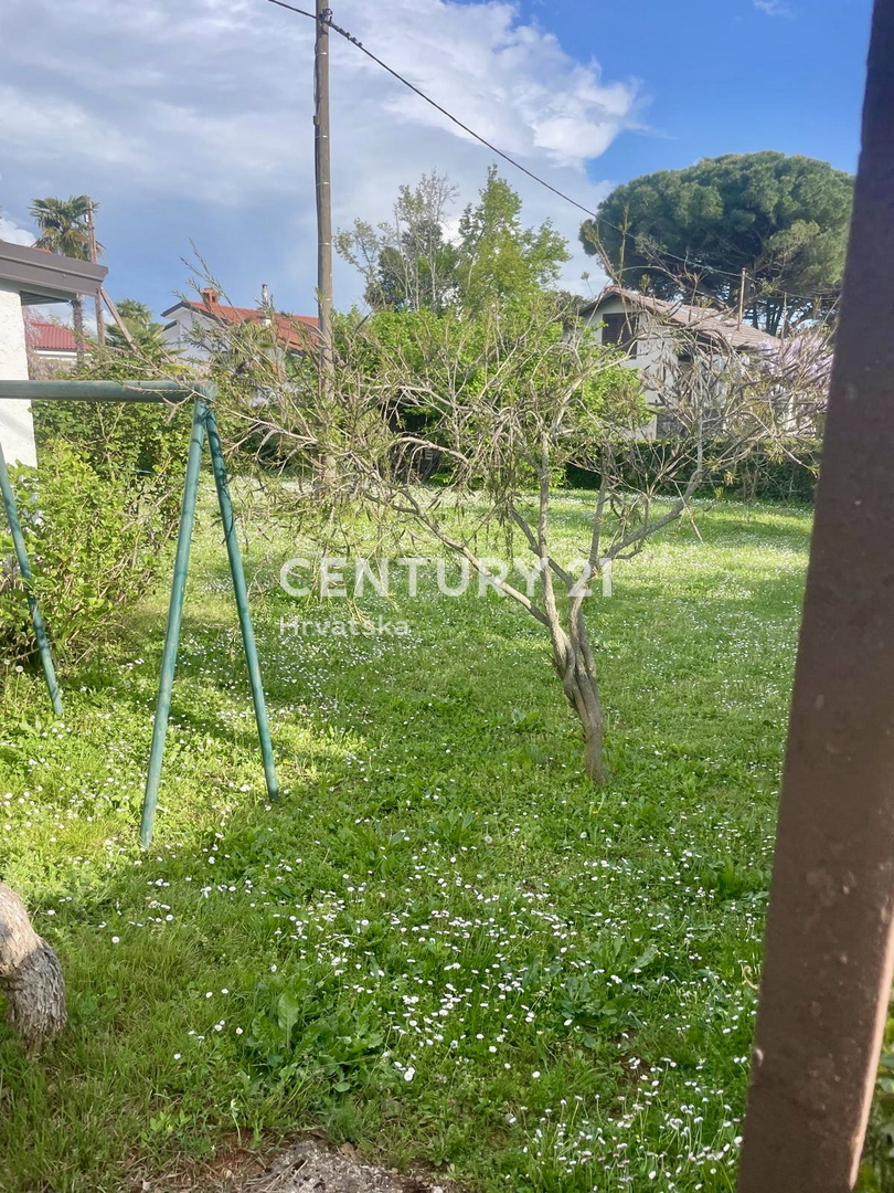 UMAGO, DINTORNI, CASA CON AMPIO GIARDINO IN POSIZIONE STRATEGICA