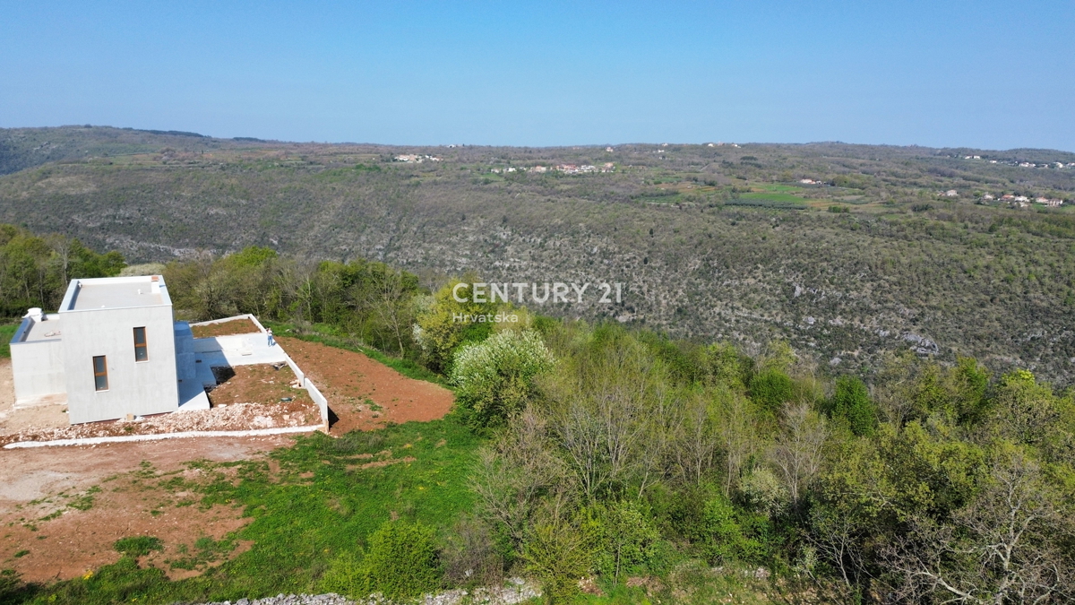 LABIN, OKOLICA, KUĆA NA MIRNOJ LOKACIJI, S OTVORENIM POGLEDOM NA PRIRODU
