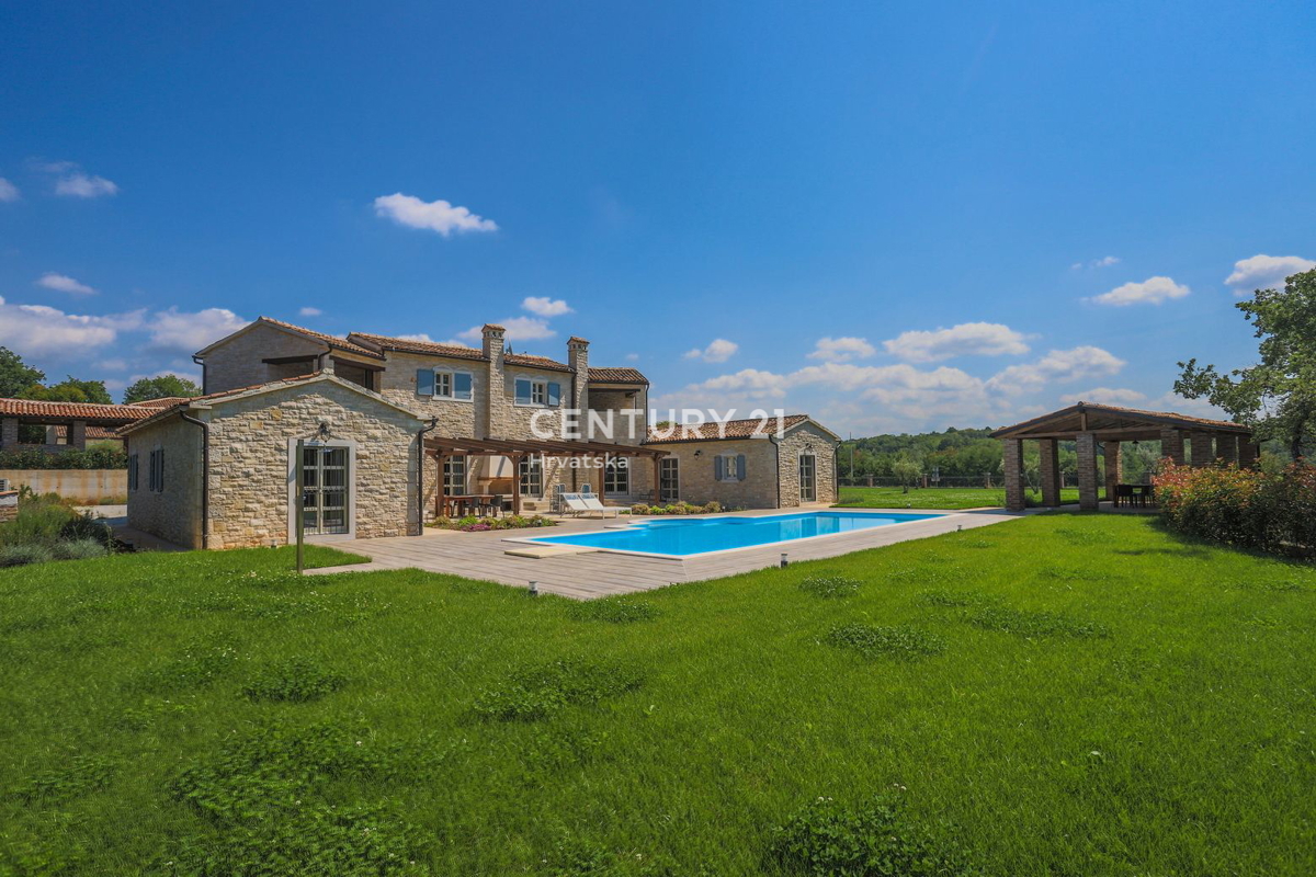 POREČ, CASA IN PIETRA AUTOCTONA CON PISCINA E AMPIO GIARDINO