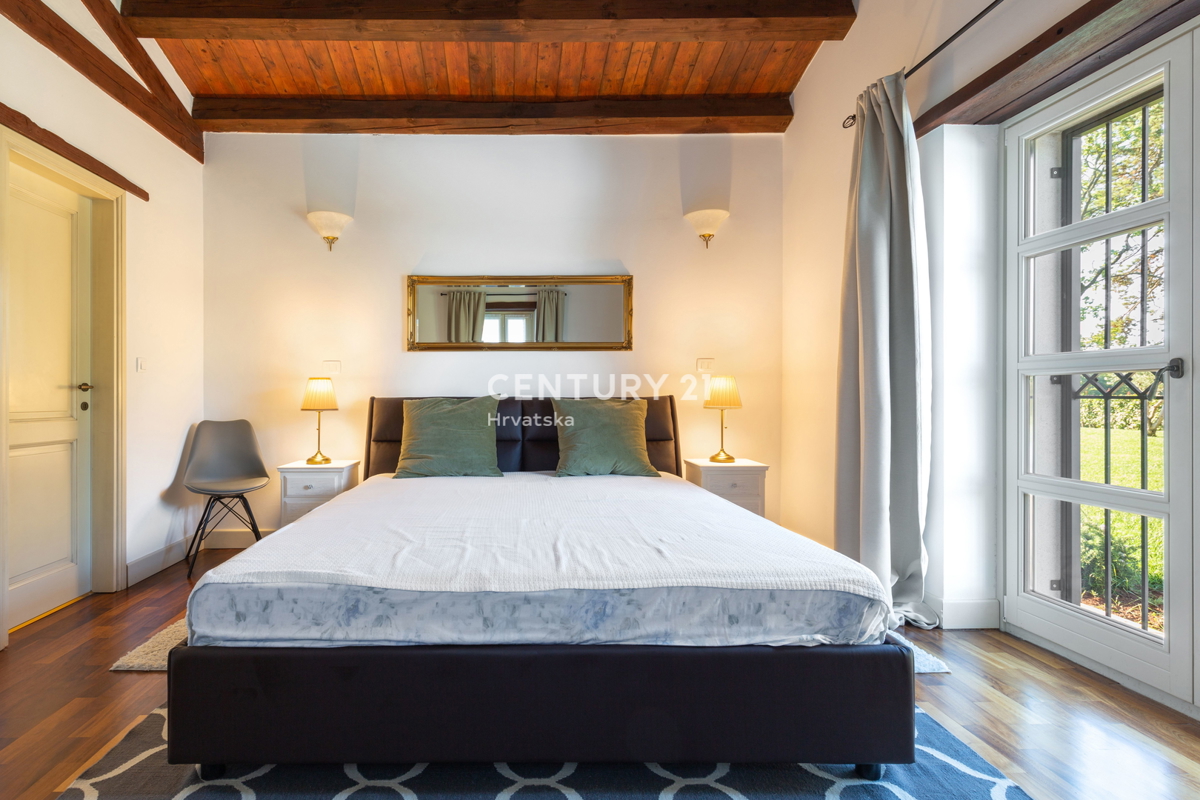 POREČ, CASA IN PIETRA AUTOCTONA CON PISCINA E AMPIO GIARDINO