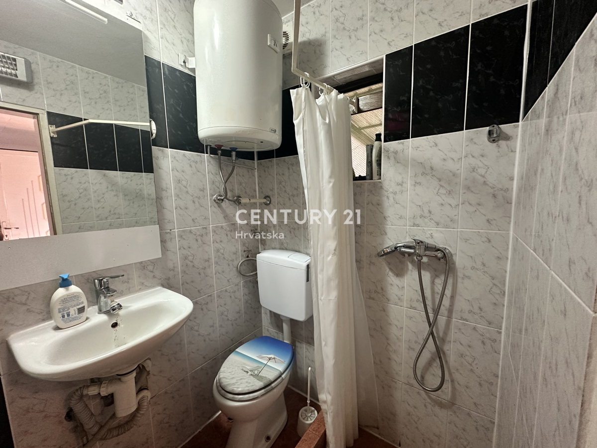 PULA, DUGA UVALA, VILLA AL PIANO TERRA A 1,8 KM DALLA SPIAGGIA