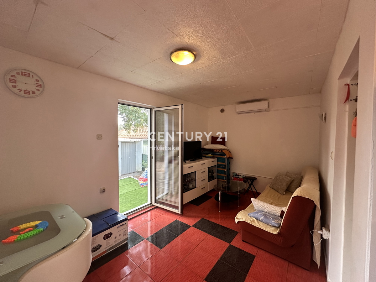 PULA, DUGA UVALA, VILLA AL PIANO TERRA A 1,8 KM DALLA SPIAGGIA