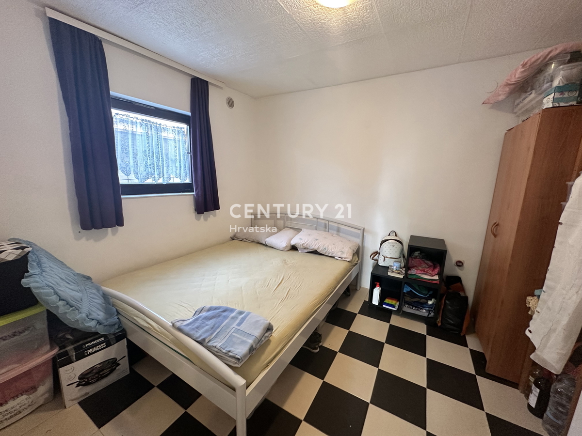 PULA, DUGA UVALA, VILLA AL PIANO TERRA A 1,8 KM DALLA SPIAGGIA