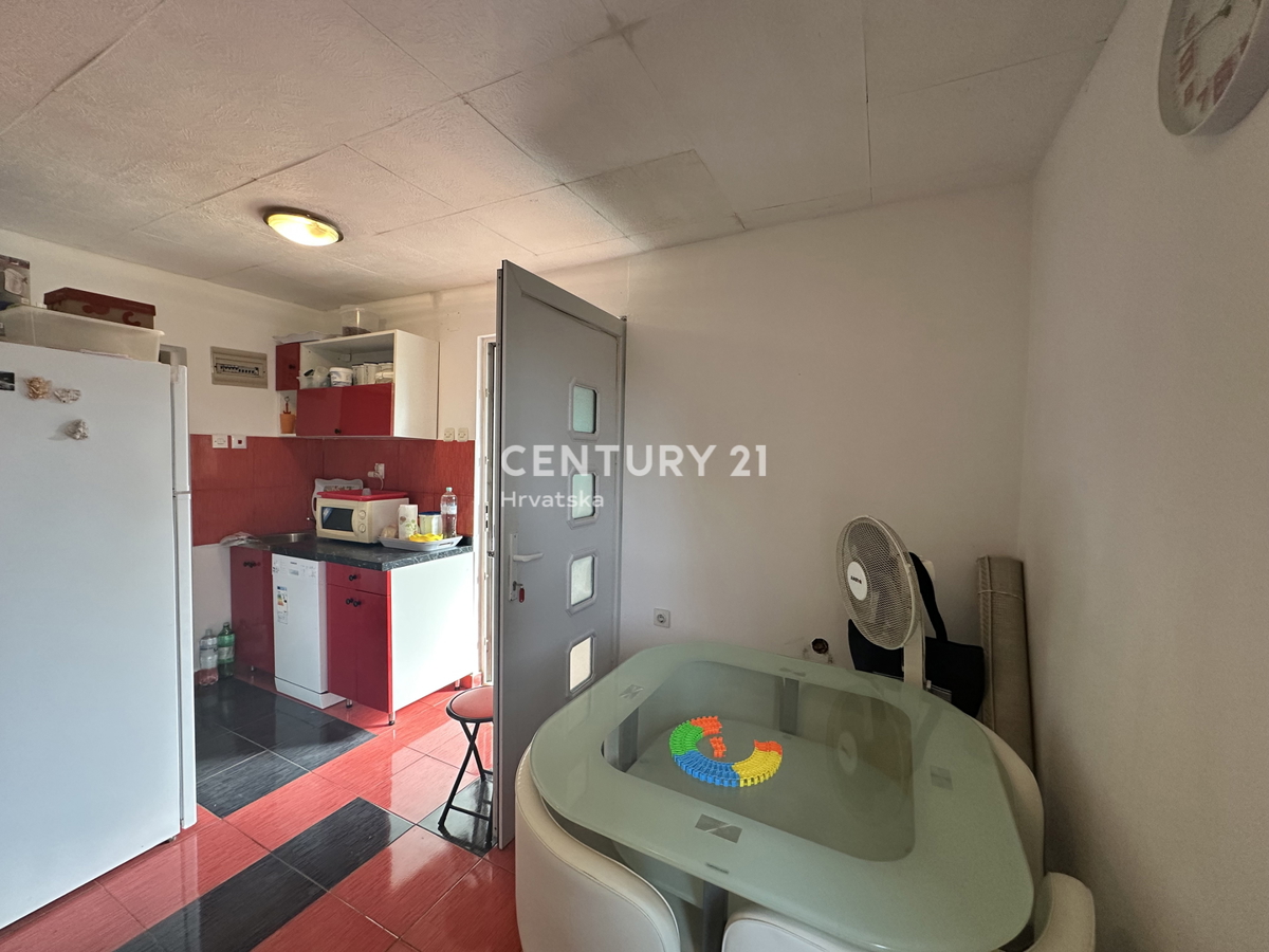 PULA, DUGA UVALA, VILLA AL PIANO TERRA A 1,8 KM DALLA SPIAGGIA