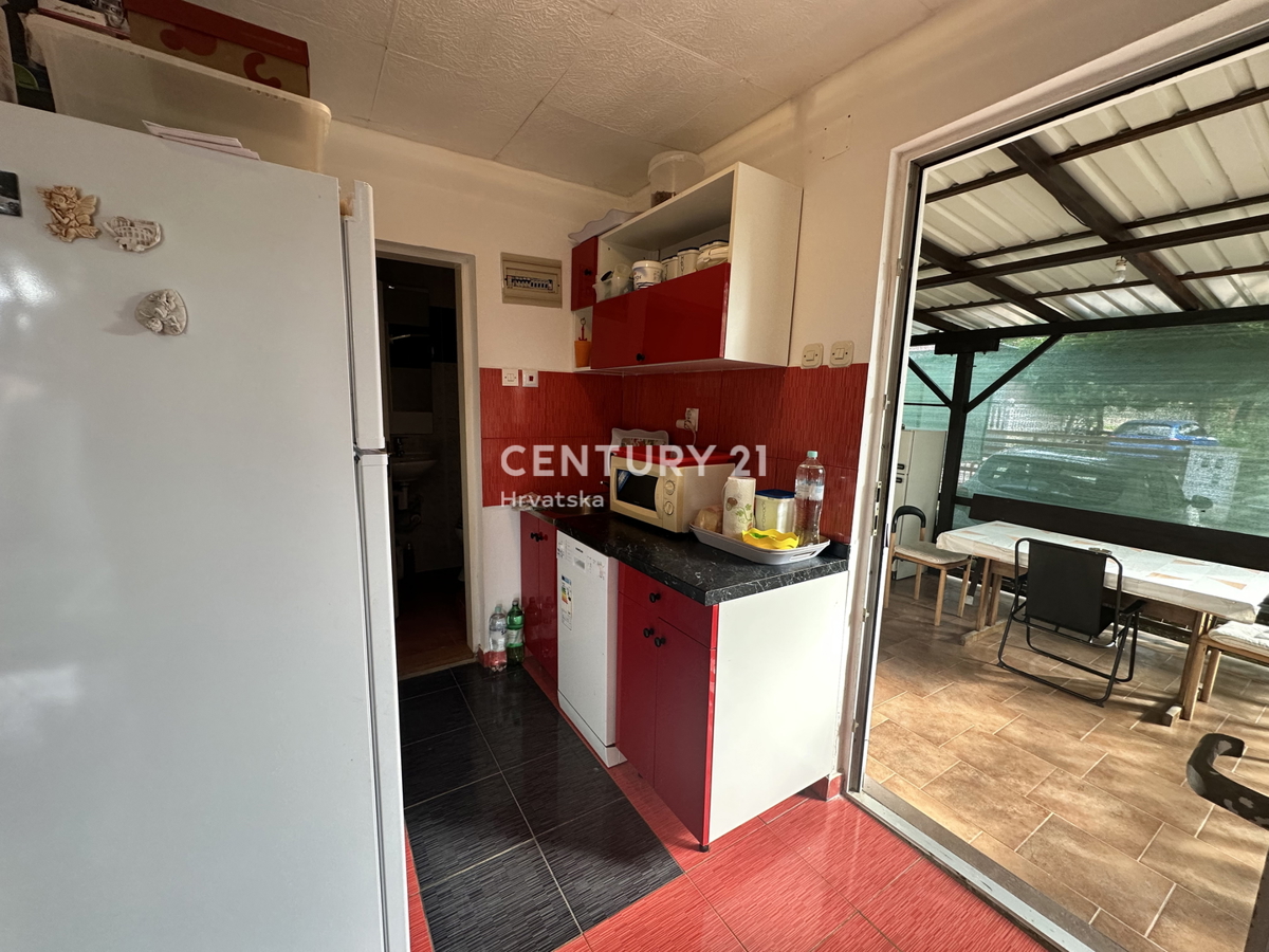 PULA, DUGA UVALA, VILLA AL PIANO TERRA A 1,8 KM DALLA SPIAGGIA