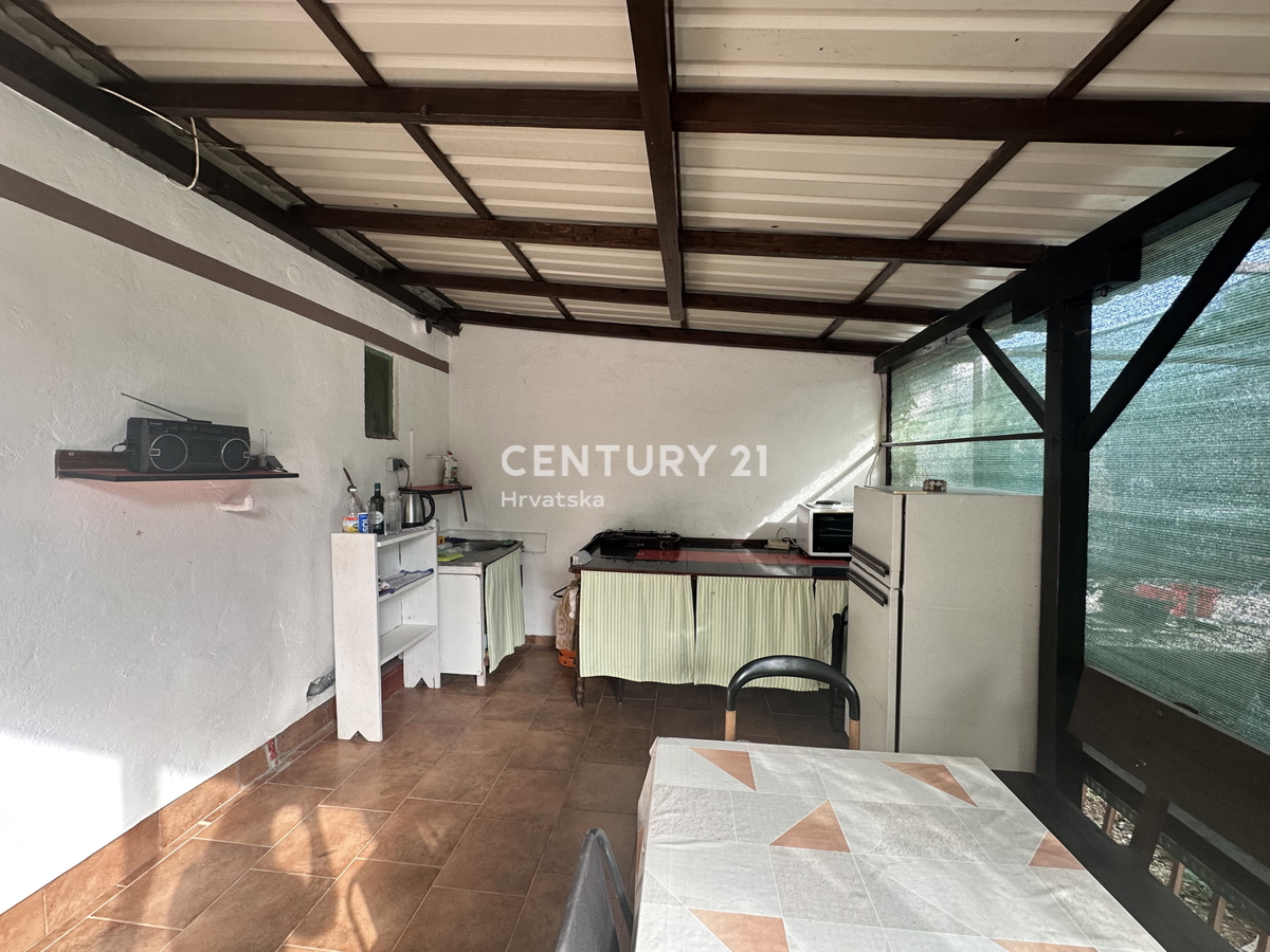 PULA, DUGA UVALA, VILLA AL PIANO TERRA A 1,8 KM DALLA SPIAGGIA