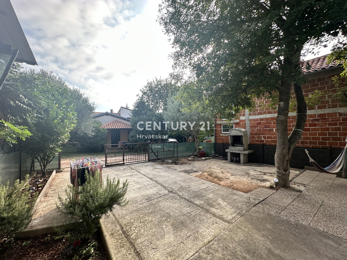 PULA, DUGA UVALA, VILLA AL PIANO TERRA A 1,8 KM DALLA SPIAGGIA