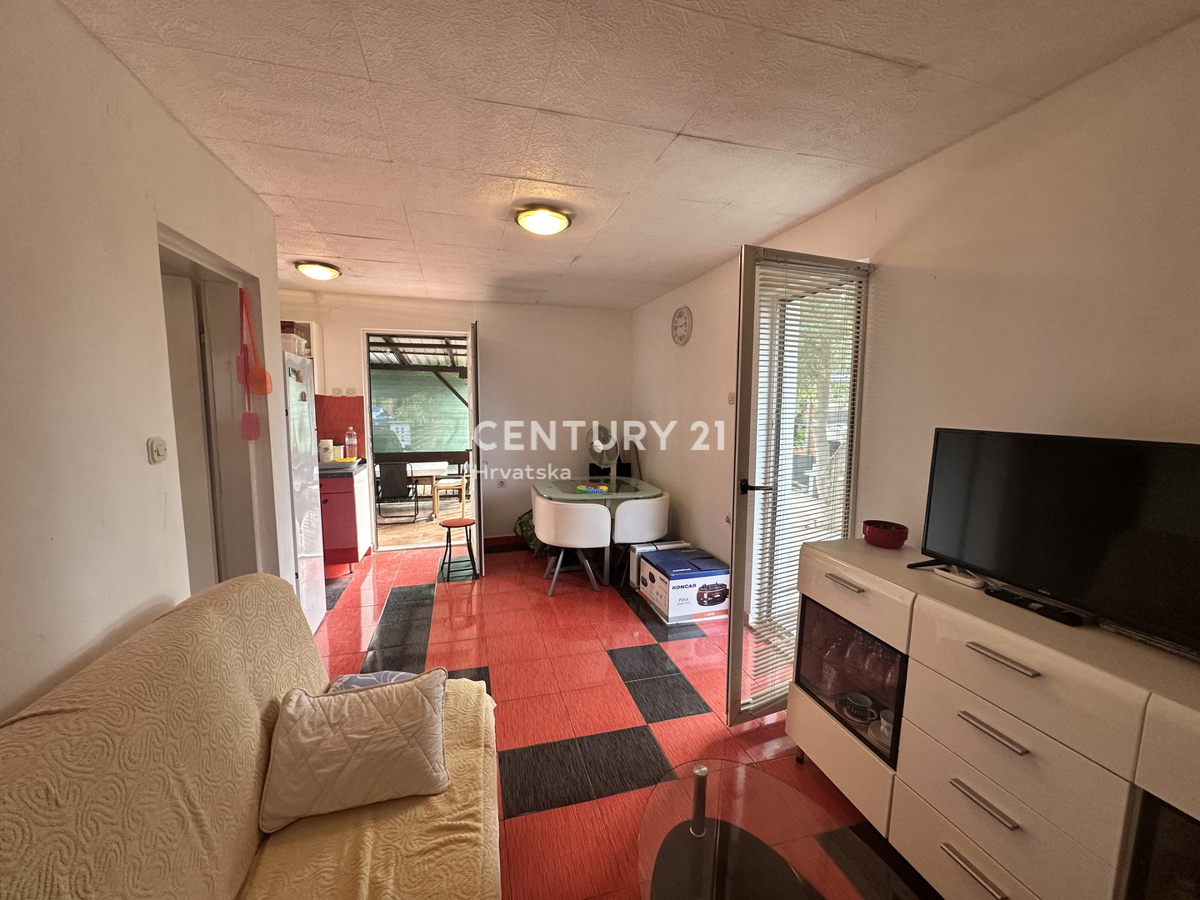 PULA, DUGA UVALA, VILLA AL PIANO TERRA A 1,8 KM DALLA SPIAGGIA