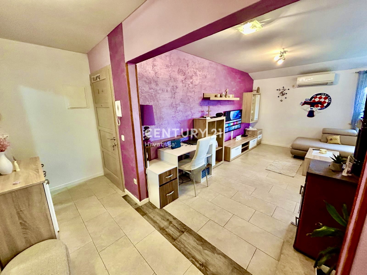 Novigrad, a soli 2 km dal centro di Novigrad, ottimo appartamento bilocale