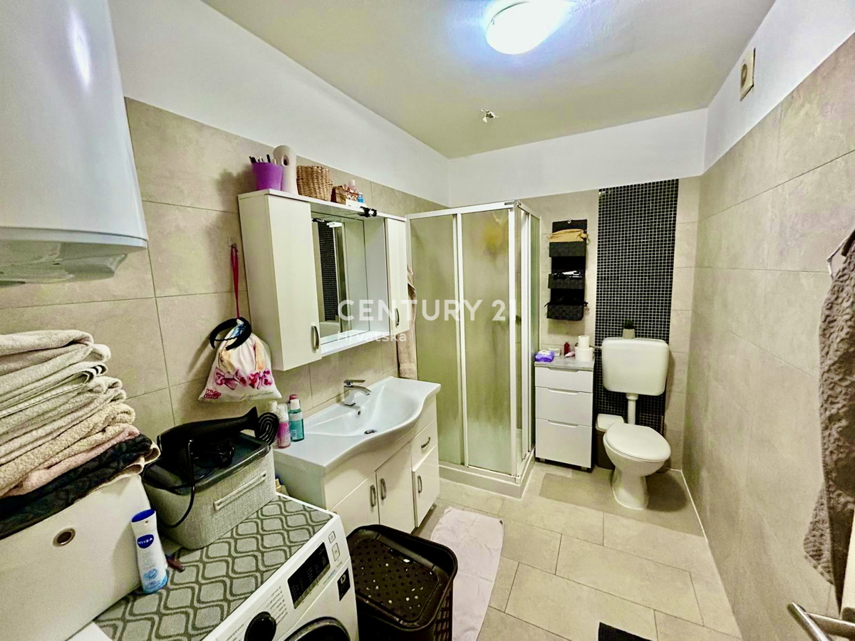 Novigrad, a soli 2 km dal centro di Novigrad, ottimo appartamento bilocale