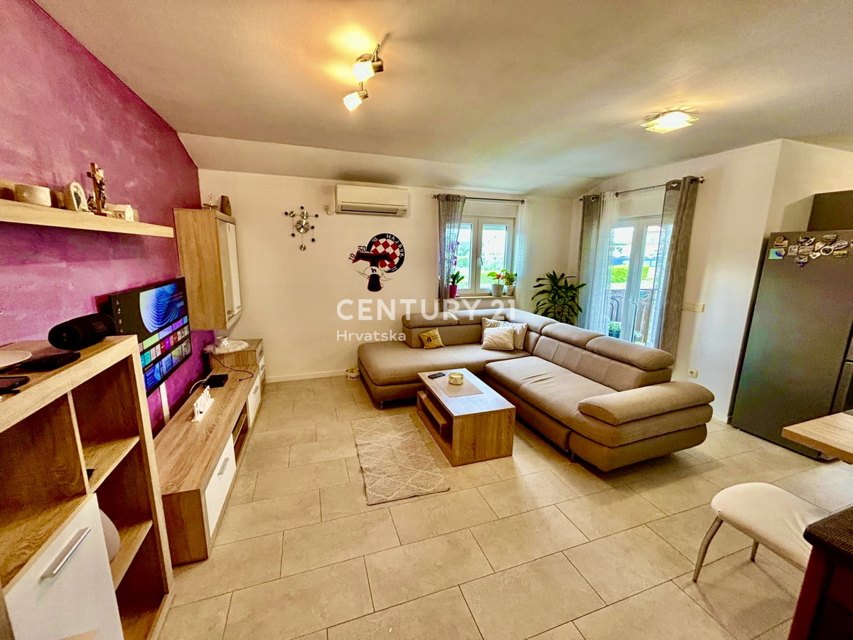 Novigrad, a soli 2 km dal centro di Novigrad, ottimo appartamento bilocale