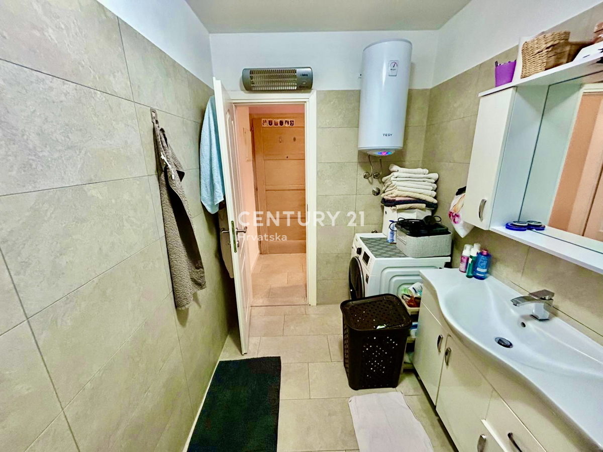 Novigrad, a soli 2 km dal centro di Novigrad, ottimo appartamento bilocale