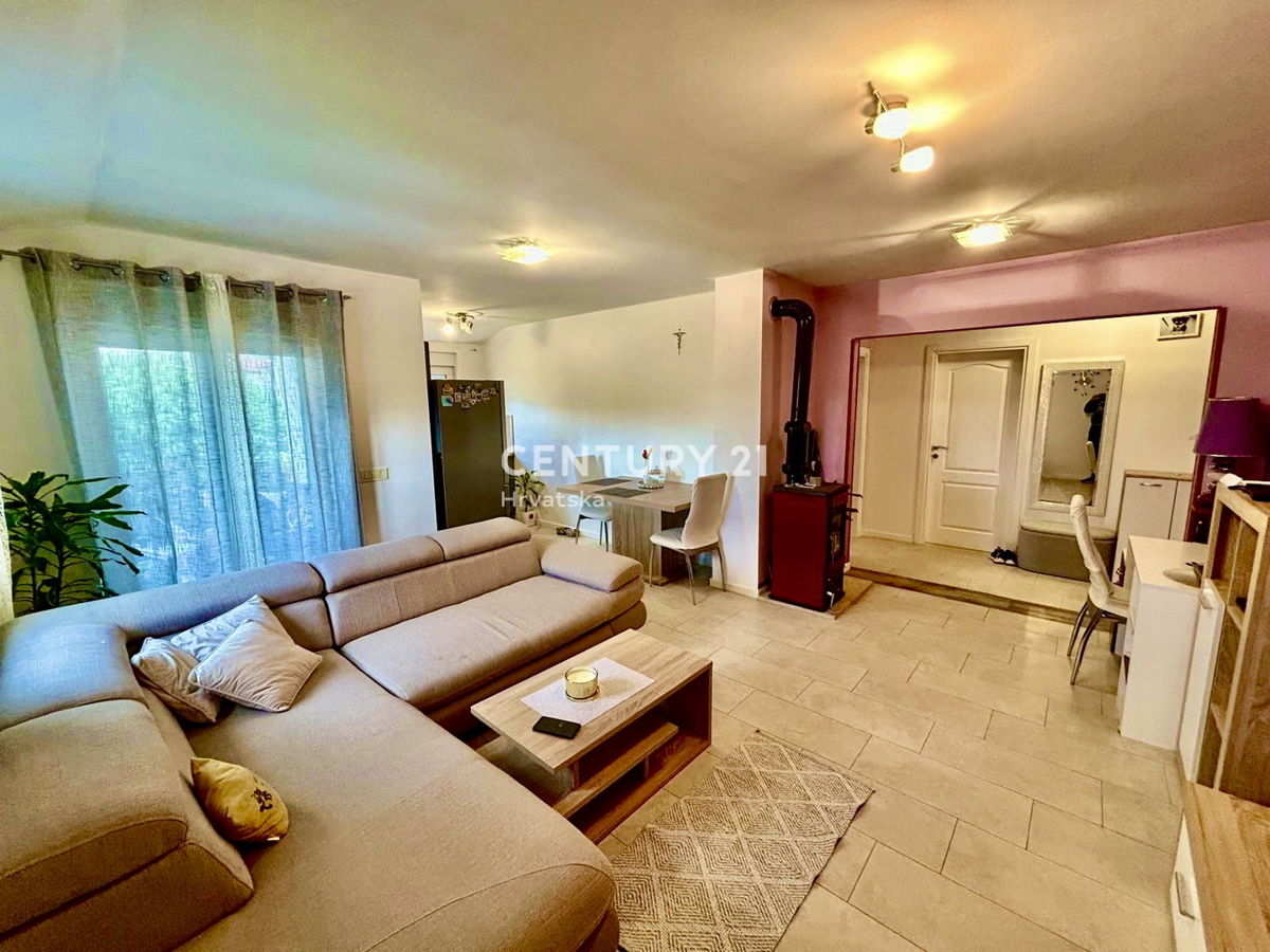 Novigrad, a soli 2 km dal centro di Novigrad, ottimo appartamento bilocale