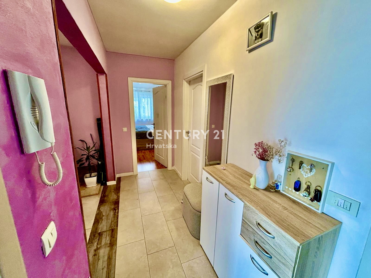 Novigrad, a soli 2 km dal centro di Novigrad, ottimo appartamento bilocale