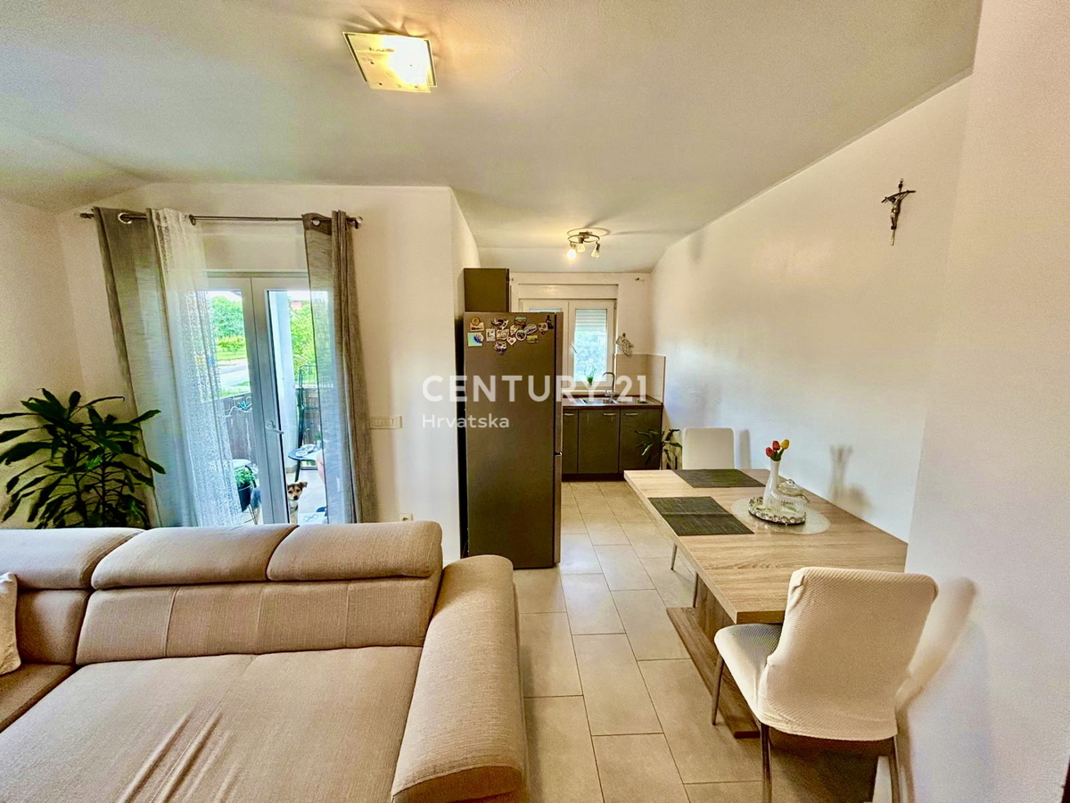 Novigrad, a soli 2 km dal centro di Novigrad, ottimo appartamento bilocale