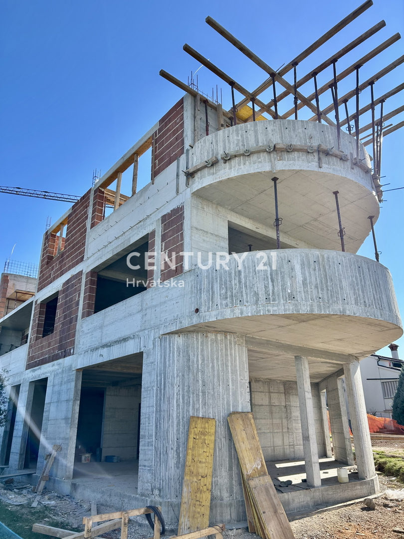 POREČ, PERIFERIA, ATTICO CON VISTA PANORAMICA E APERTA SUL MARE