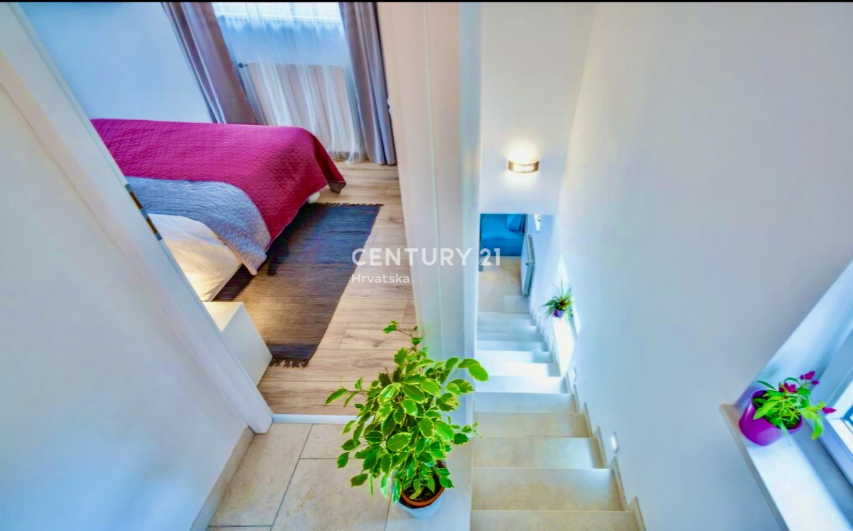 ŽMINJ, DINTORNI, INCANTEVOLE APPARTAMENTO AL PIANO TERRA CIRCONDATO DALLA NATURA