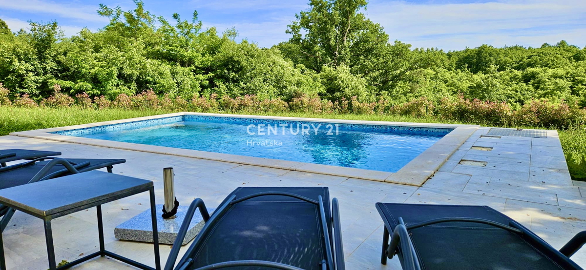 ŽMINJ, DINTORNI, INCANTEVOLE APPARTAMENTO AL PIANO TERRA CIRCONDATO DALLA NATURA