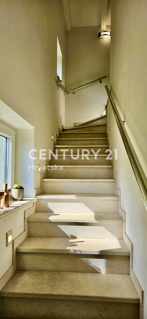 ŽMINJ, DINTORNI, INCANTEVOLE APPARTAMENTO AL PIANO TERRA CIRCONDATO DALLA NATURA