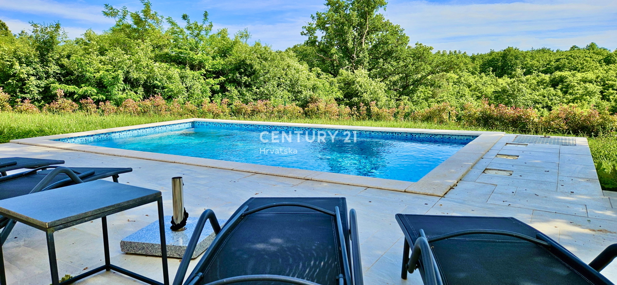 ŽMINJ, DINTORNI, INCANTEVOLE APPARTAMENTO AL PIANO TERRA CIRCONDATO DALLA NATURA