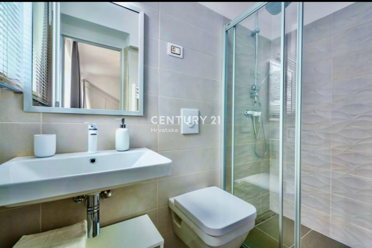 ŽMINJ, DINTORNI, INCANTEVOLE APPARTAMENTO AL PIANO TERRA CIRCONDATO DALLA NATURA