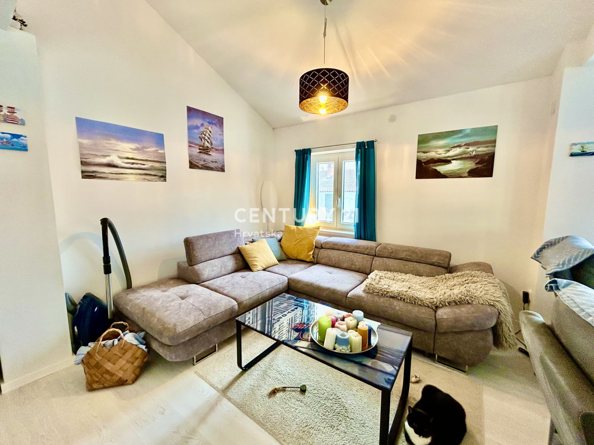 ROVINJ, OTTIMO E RISTRUTTURATO APPARTAMENTO SU DUE PIANI