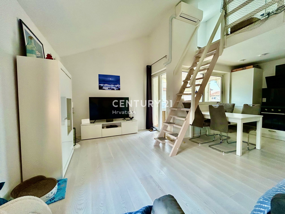 ROVINJ, OTTIMO E RISTRUTTURATO APPARTAMENTO SU DUE PIANI