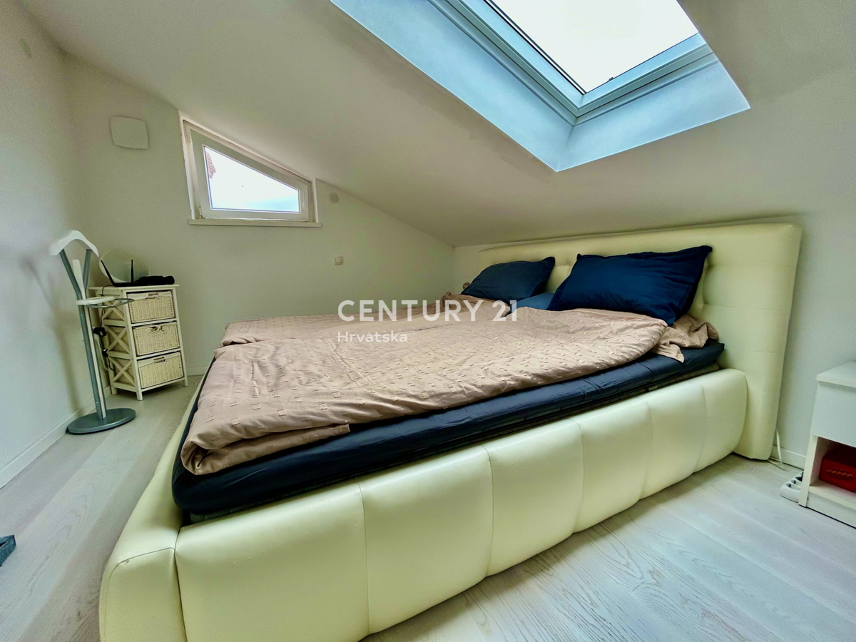 ROVINJ, OTTIMO E RISTRUTTURATO APPARTAMENTO SU DUE PIANI