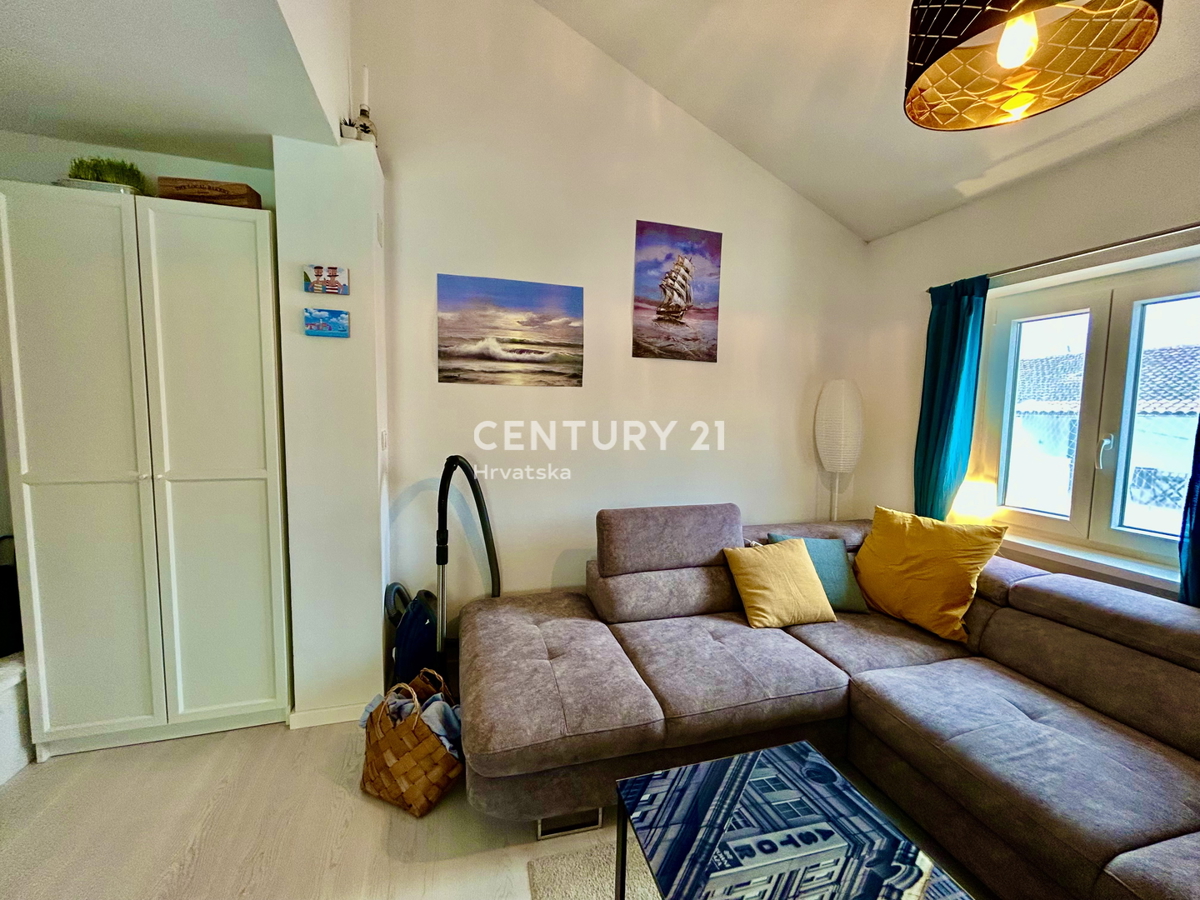 ROVINJ, OTTIMO E RISTRUTTURATO APPARTAMENTO SU DUE PIANI