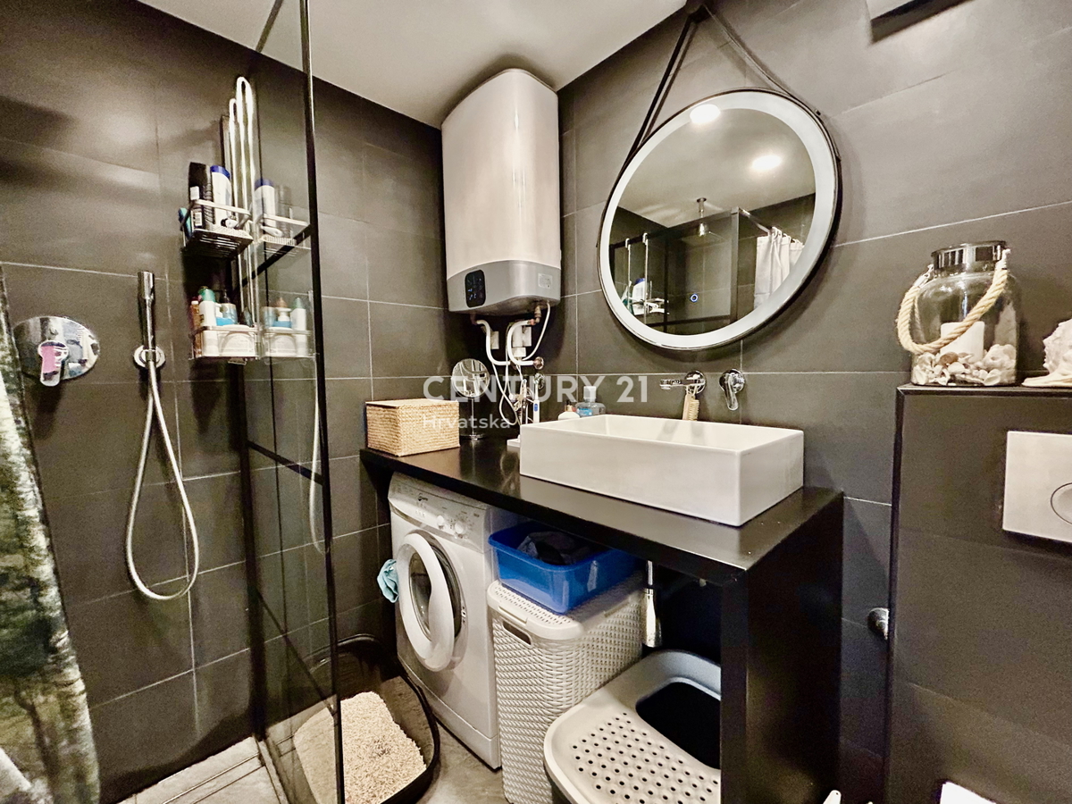 ROVINJ, OTTIMO E RISTRUTTURATO APPARTAMENTO SU DUE PIANI