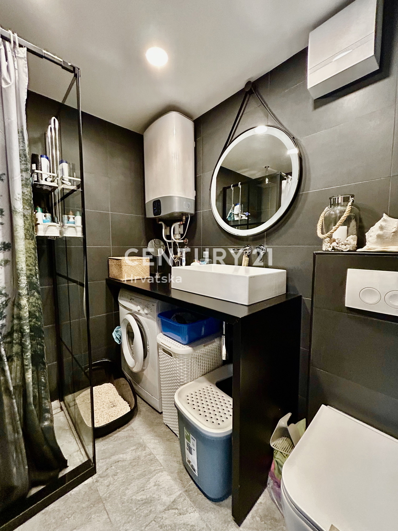 ROVINJ, OTTIMO E RISTRUTTURATO APPARTAMENTO SU DUE PIANI