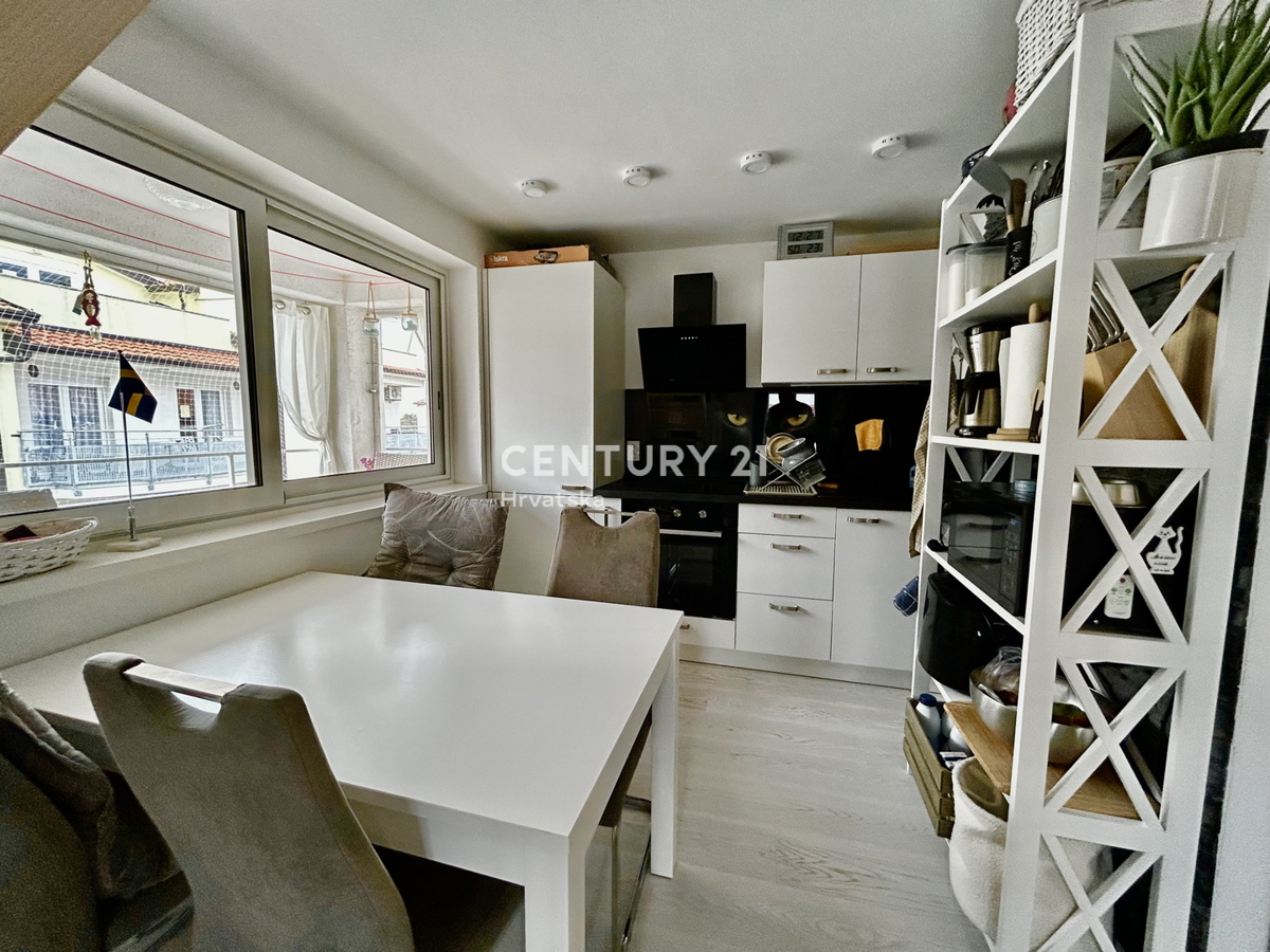 ROVINJ, OTTIMO E RISTRUTTURATO APPARTAMENTO SU DUE PIANI